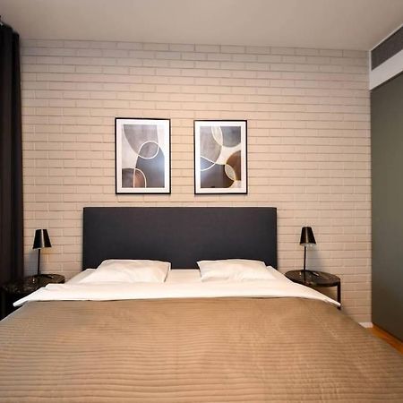 Skypark Luxury Apartment With Skyline View & Free Parking ブラチスラヴァ エクステリア 写真