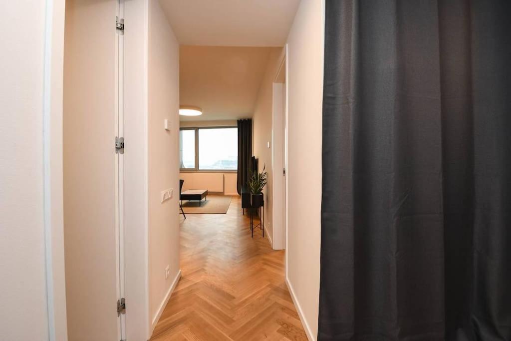 Skypark Luxury Apartment With Skyline View & Free Parking ブラチスラヴァ エクステリア 写真