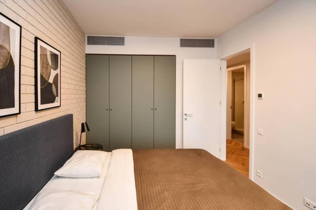 Skypark Luxury Apartment With Skyline View & Free Parking ブラチスラヴァ エクステリア 写真